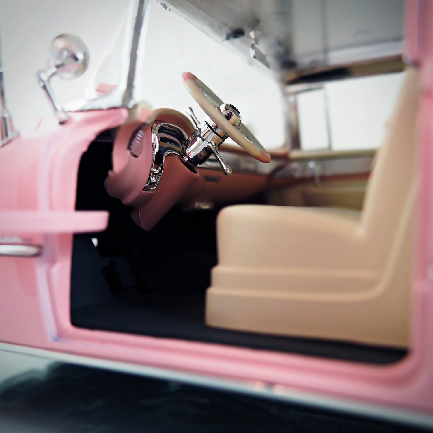 Elvis Presley-1955 Pink Cadillac Fleetwood Series 60-Limited