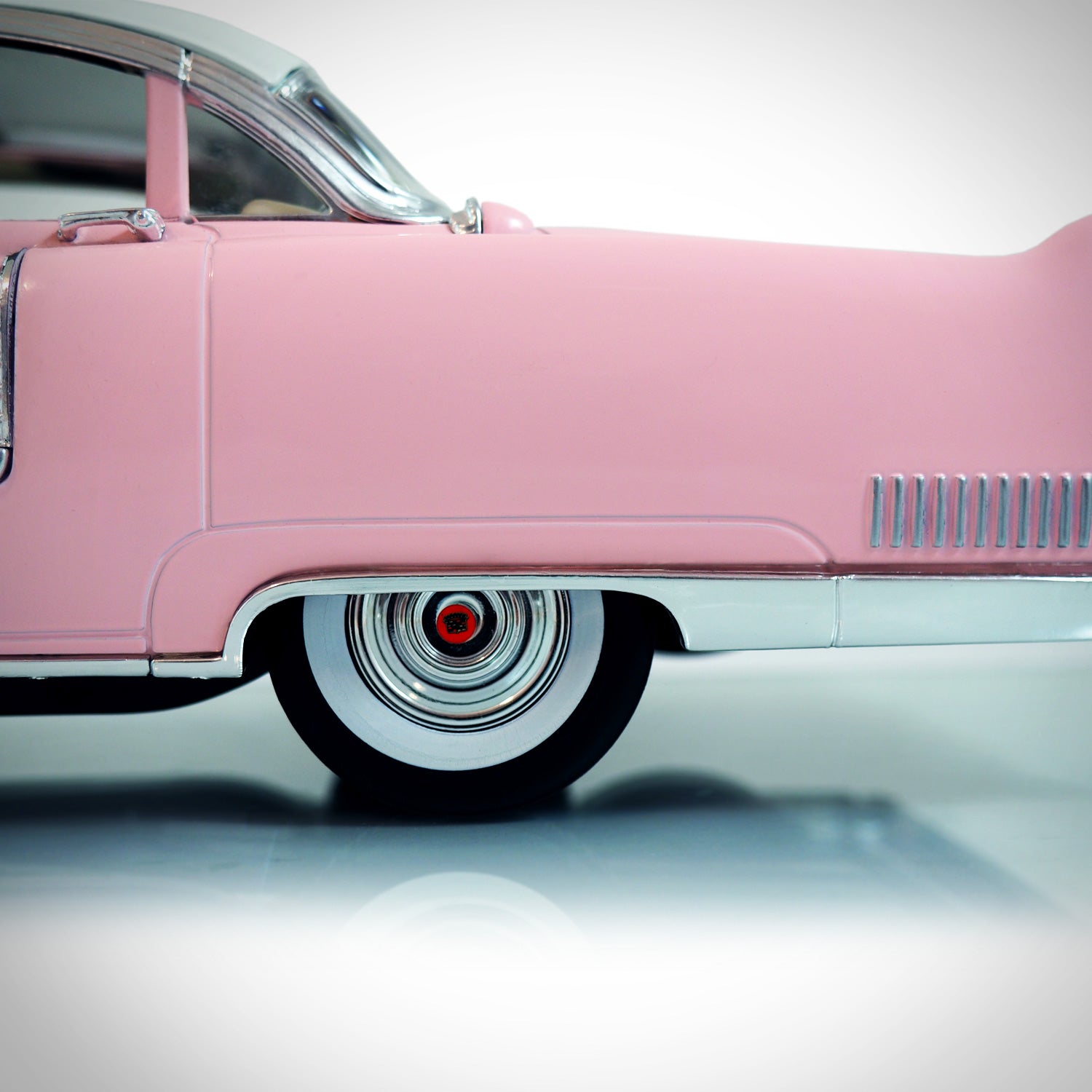 Elvis Presley-1955 Pink Cadillac Fleetwood Series 60-Limited