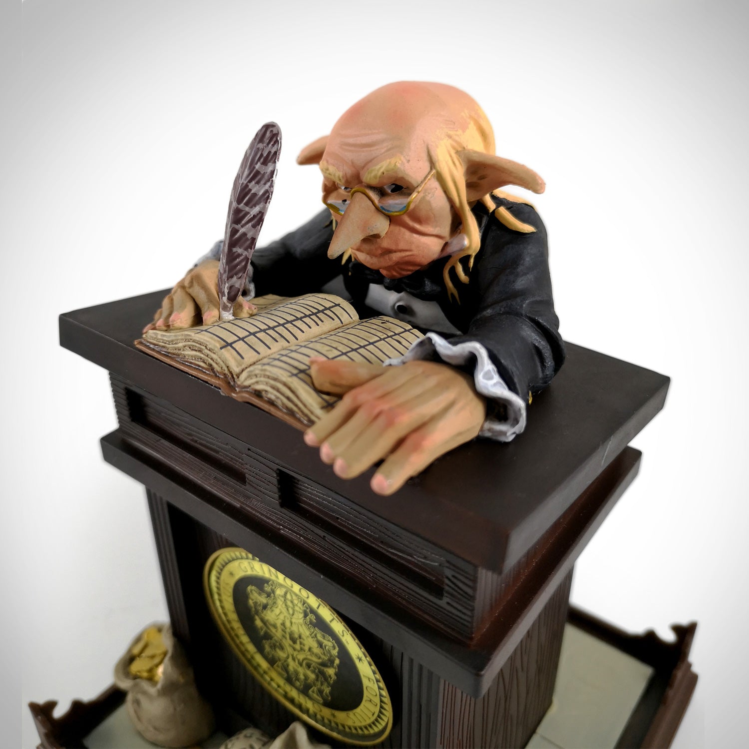 NOBLE COLLECTION MAGICAL Creatures Harry Potter Gringotts Goblin Statue  Ufficial EUR 39,99 - PicClick IT